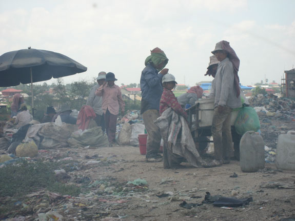 ステンミンチャイ　(ゴミ山に暮らす人々・働く子供たち）